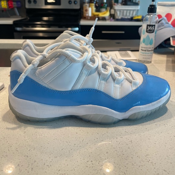 carolina blue 11 lows